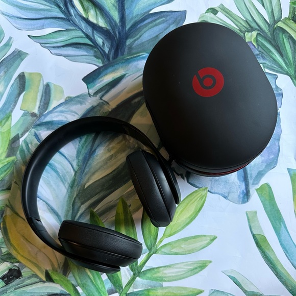 Beats Studio 3 wireless headphone - Matte Black NWT - Picture 12 of 13